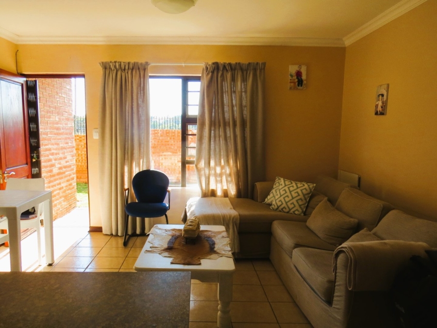 To Let 2 Bedroom Property for Rent in Vredenhof Sh Free State